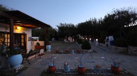 Avra Studios & Apartments - Molos Skyros
