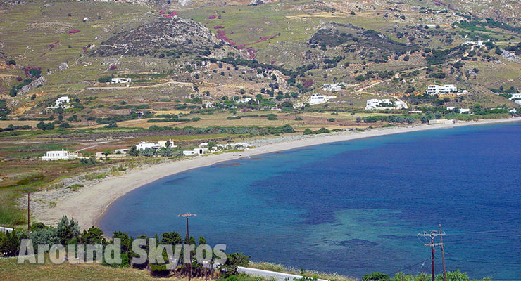 The beach of Kalamitsa